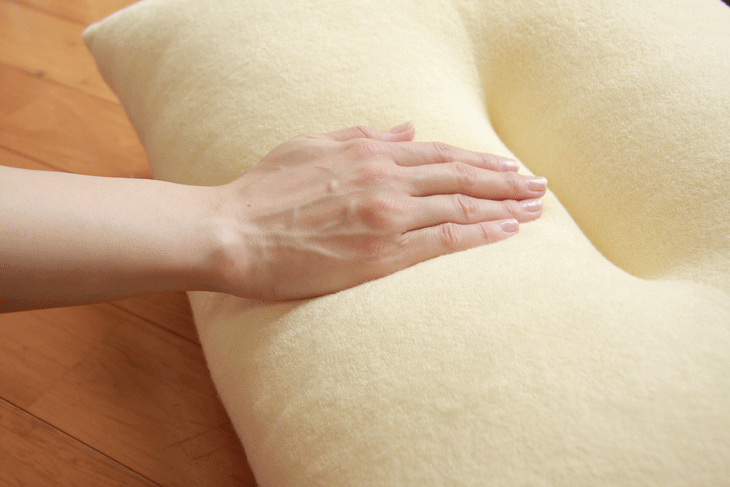 リビングインピースのエアリッチ枕は何度も試行錯誤を繰り返し実現した空気のような優しい感触の枕です